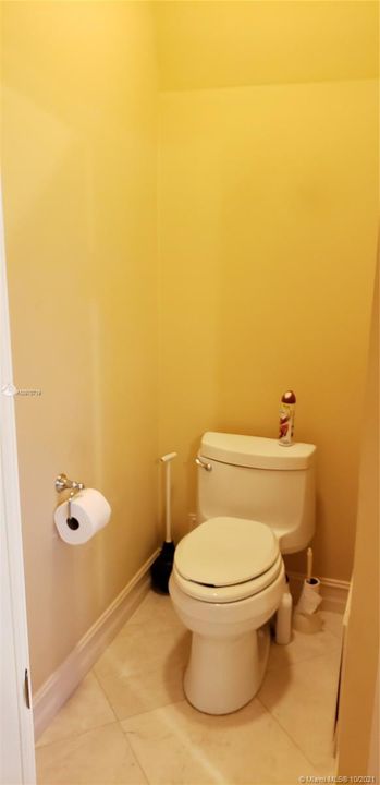 Recently Rented: $7,000 (2 beds, 2 baths, 2400 Square Feet)