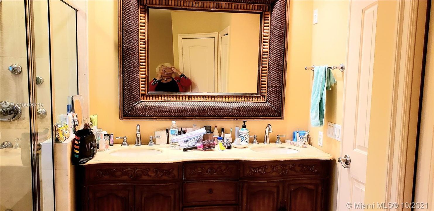 Recently Rented: $7,000 (2 beds, 2 baths, 2400 Square Feet)