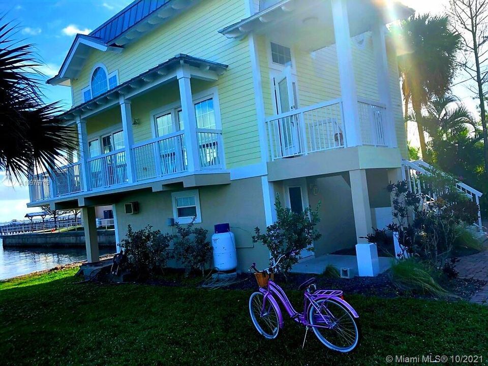 Recently Rented: $7,000 (2 beds, 2 baths, 2400 Square Feet)