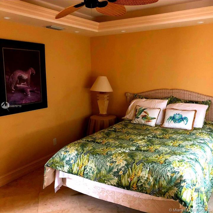 Recently Rented: $7,000 (2 beds, 2 baths, 2400 Square Feet)