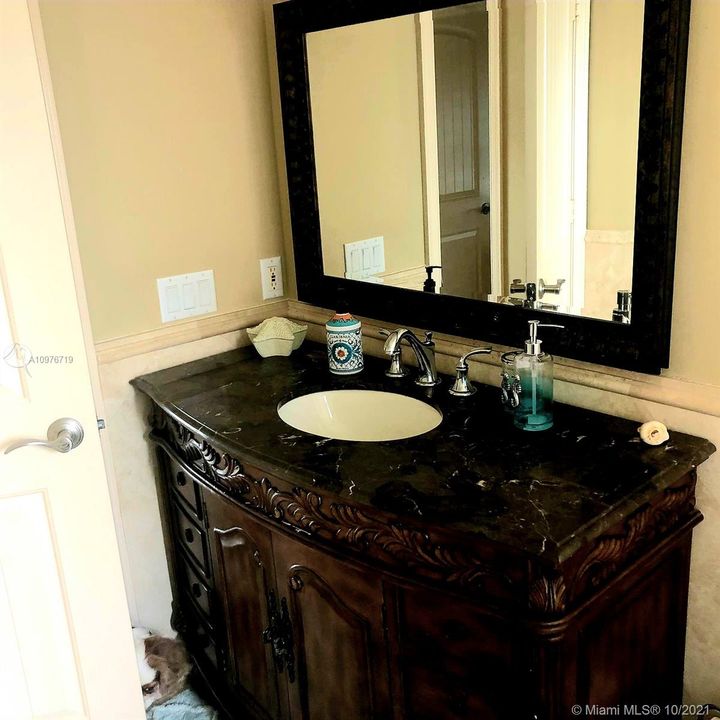 Recently Rented: $7,000 (2 beds, 2 baths, 2400 Square Feet)