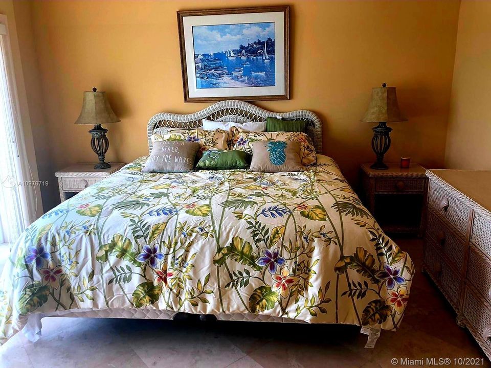 Recently Rented: $7,000 (2 beds, 2 baths, 2400 Square Feet)