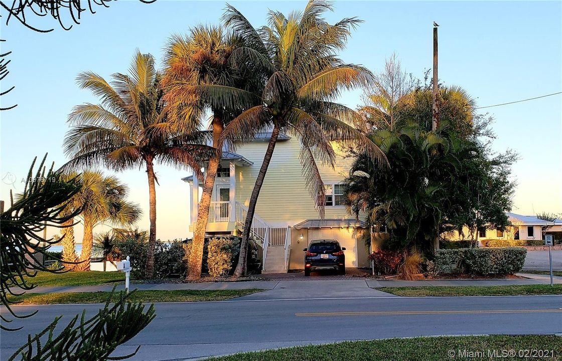 Recently Rented: $7,000 (2 beds, 2 baths, 2400 Square Feet)