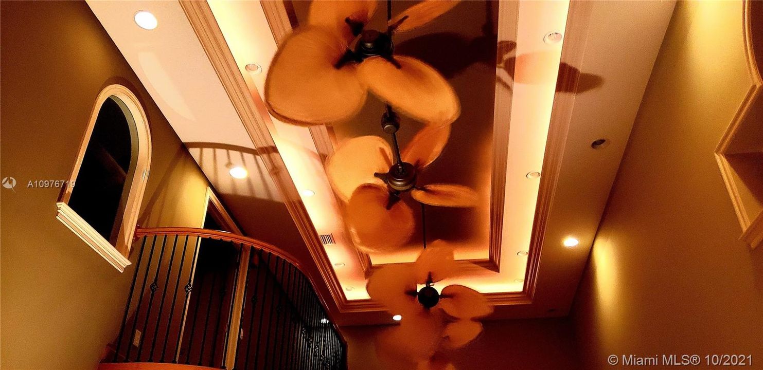 Recently Rented: $7,000 (2 beds, 2 baths, 2400 Square Feet)