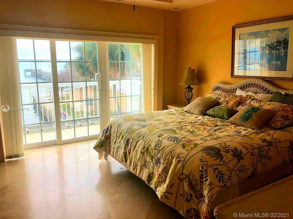 Recently Rented: $7,000 (2 beds, 2 baths, 2400 Square Feet)