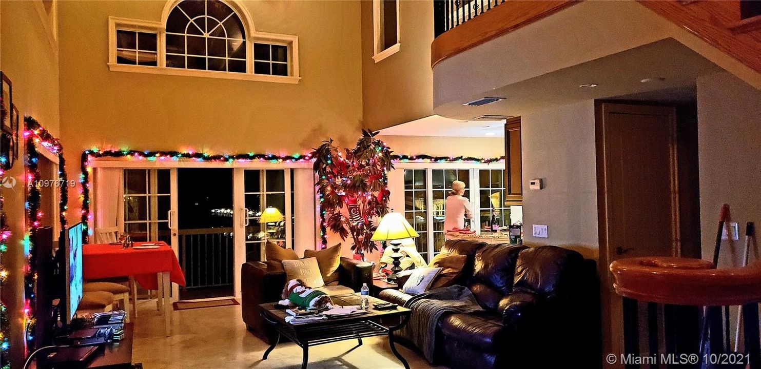 Recently Rented: $7,000 (2 beds, 2 baths, 2400 Square Feet)