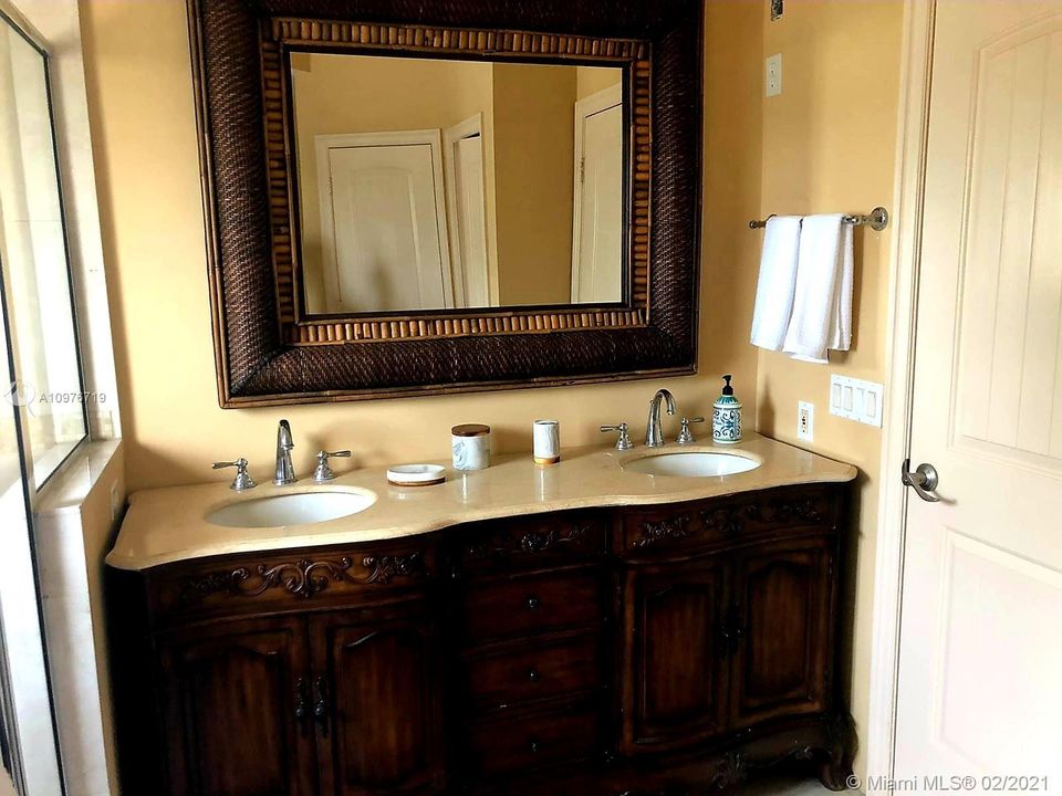 Recently Rented: $7,000 (2 beds, 2 baths, 2400 Square Feet)