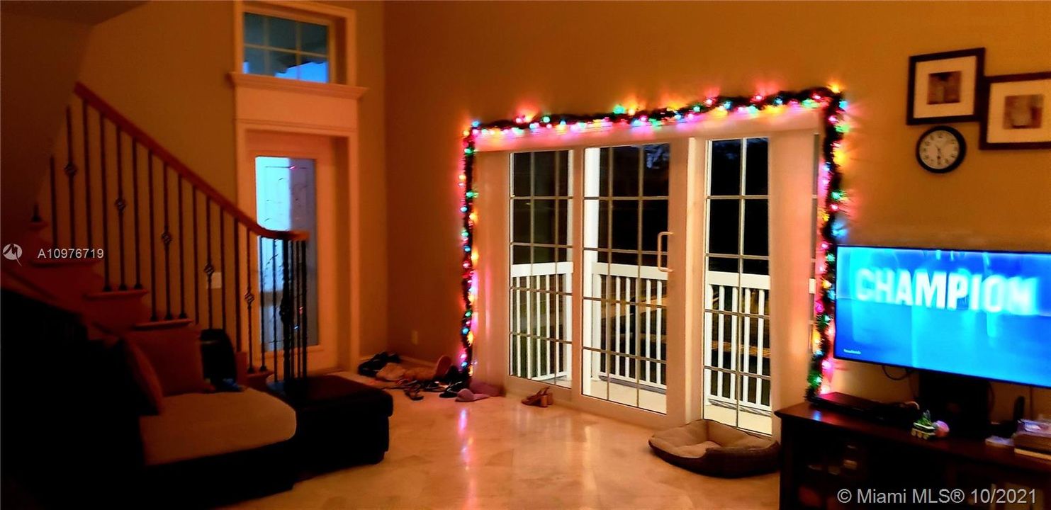 Recently Rented: $7,000 (2 beds, 2 baths, 2400 Square Feet)