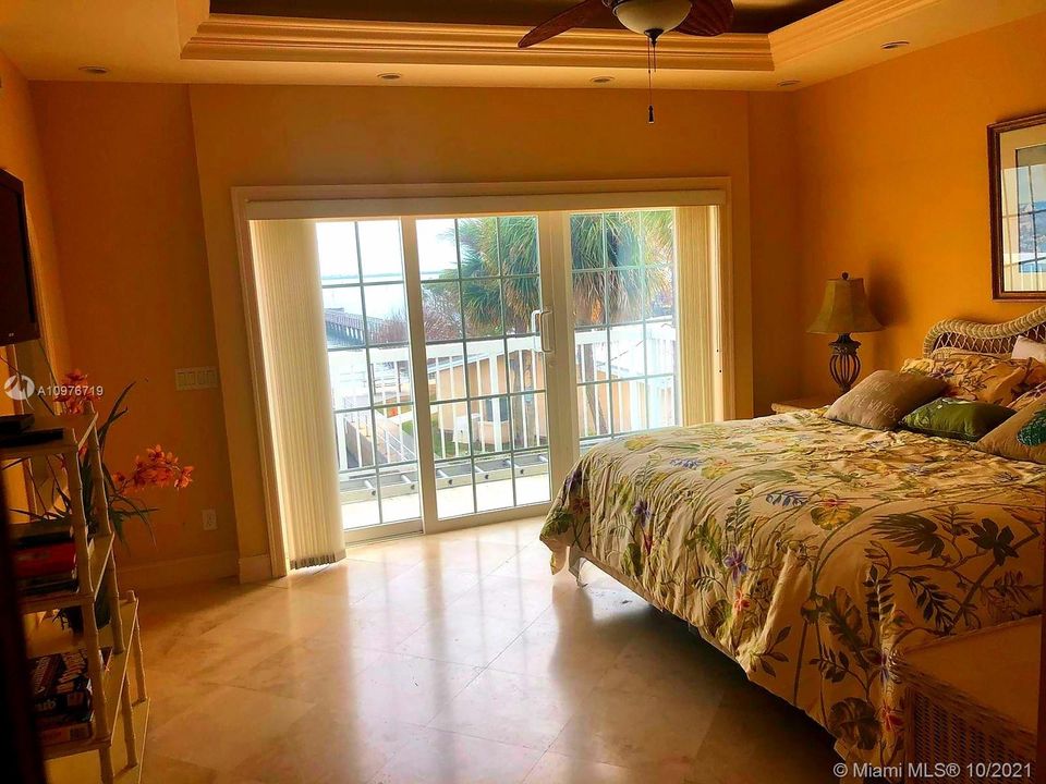 Recently Rented: $7,000 (2 beds, 2 baths, 2400 Square Feet)