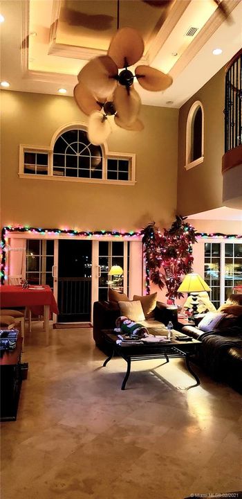 Recently Rented: $7,000 (2 beds, 2 baths, 2400 Square Feet)