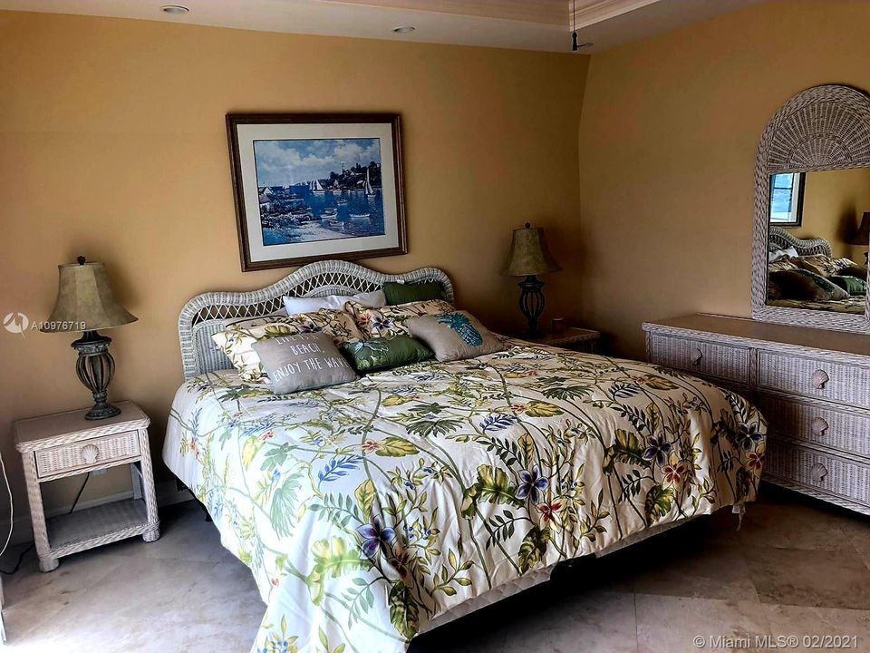 Recently Rented: $7,000 (2 beds, 2 baths, 2400 Square Feet)