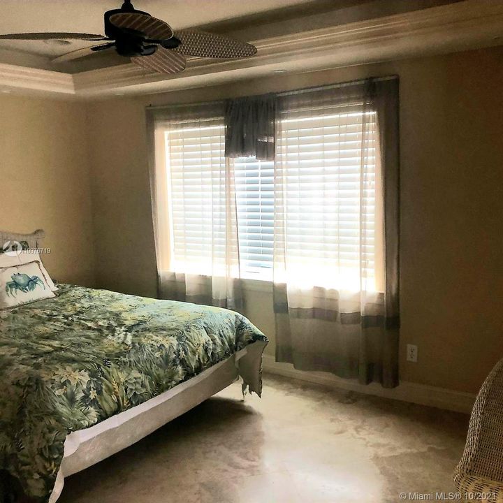 Recently Rented: $7,000 (2 beds, 2 baths, 2400 Square Feet)