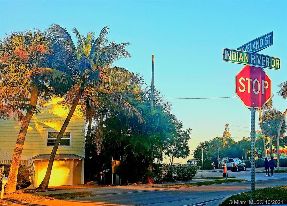 Recently Rented: $7,000 (2 beds, 2 baths, 2400 Square Feet)