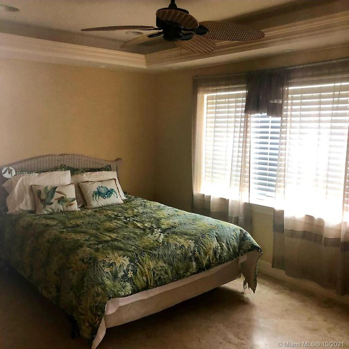 Recently Rented: $7,000 (2 beds, 2 baths, 2400 Square Feet)