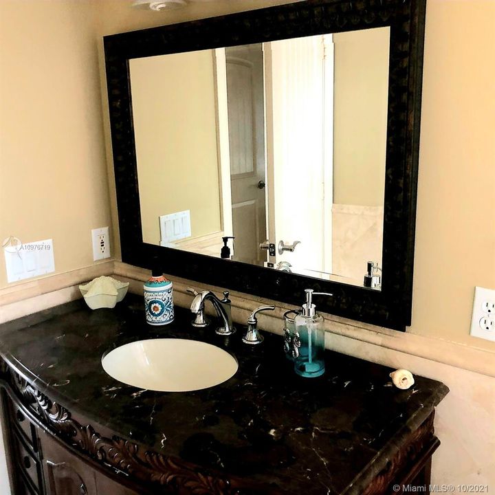 Recently Rented: $7,000 (2 beds, 2 baths, 2400 Square Feet)