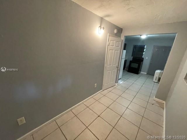 Recently Rented: $900 (1 beds, 1 baths, 1600 Square Feet)