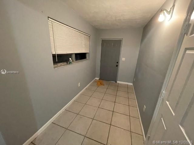 Recently Rented: $900 (1 beds, 1 baths, 1600 Square Feet)