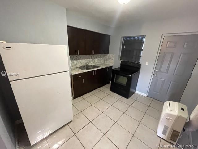 Recently Rented: $900 (1 beds, 1 baths, 1600 Square Feet)