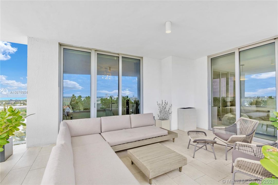 Недавно продано: $1,749,000 (3 спален, 3 ванн, 2407 Квадратных фут)