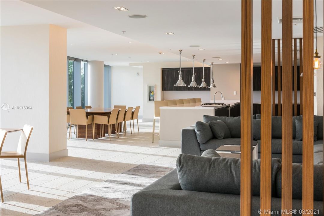 Cucina to Entertain complete with Wolf Gas Cooktop, Oversized Sub-Zero Fridge & Freezer, Dual Wolf Ovens, TV, Sonos Sound System and Access to the Resident's Lounge.