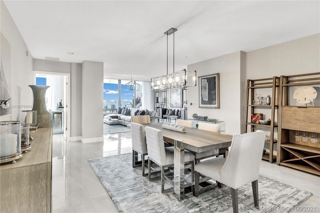 Недавно продано: $1,749,000 (3 спален, 3 ванн, 2407 Квадратных фут)