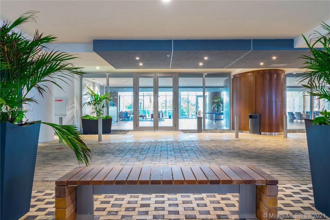 Porte-Cochère leading to the Waterfront Lobby.