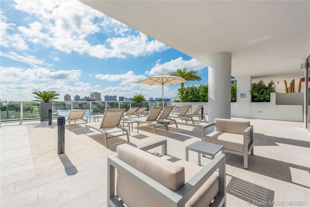 Недавно продано: $1,749,000 (3 спален, 3 ванн, 2407 Квадратных фут)