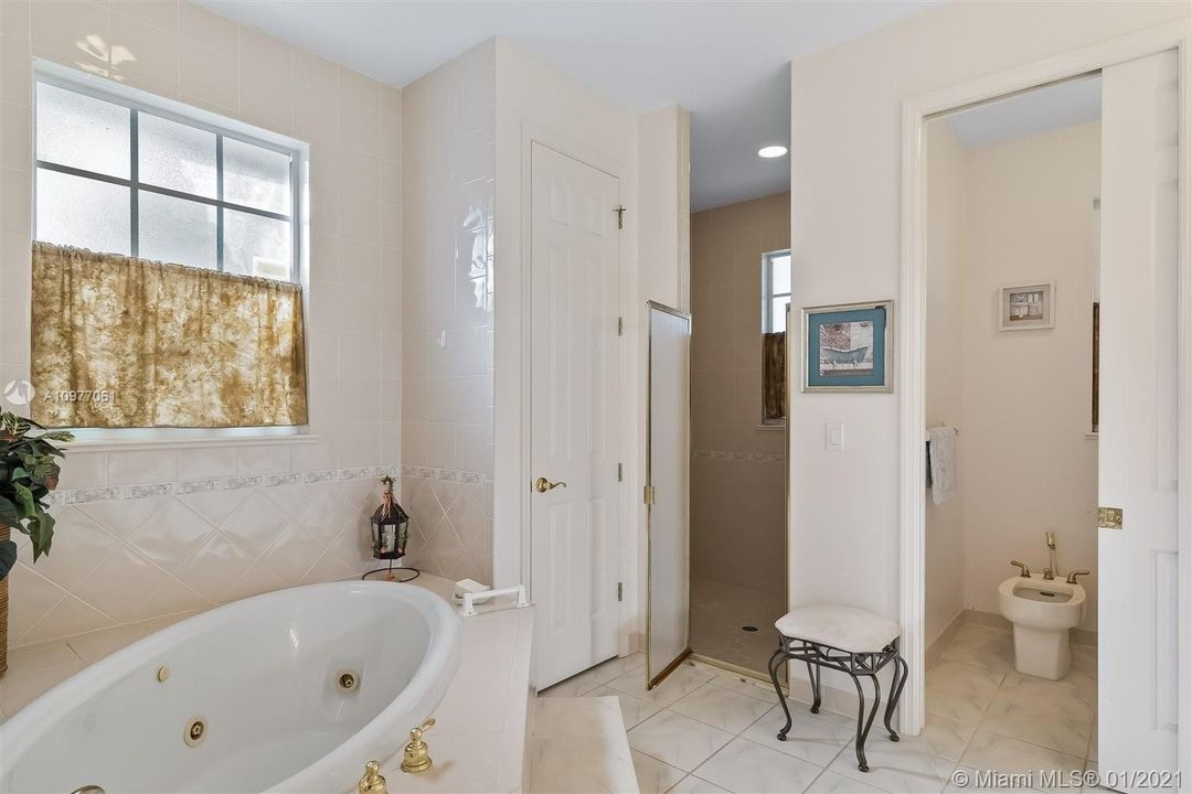 最近售出: $529,000 (6 贝兹, 4 浴室, 0 平方英尺)
