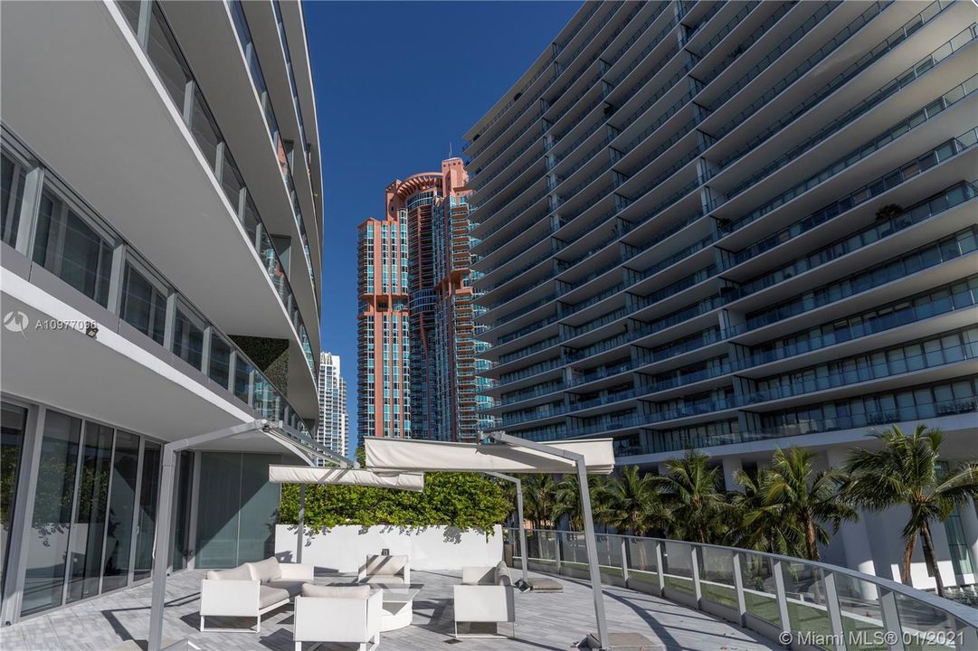 Recently Sold: $3,500,000 (3 beds, 3 baths, 2332 Square Feet)