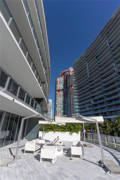 Recently Sold: $3,500,000 (3 beds, 3 baths, 2332 Square Feet)
