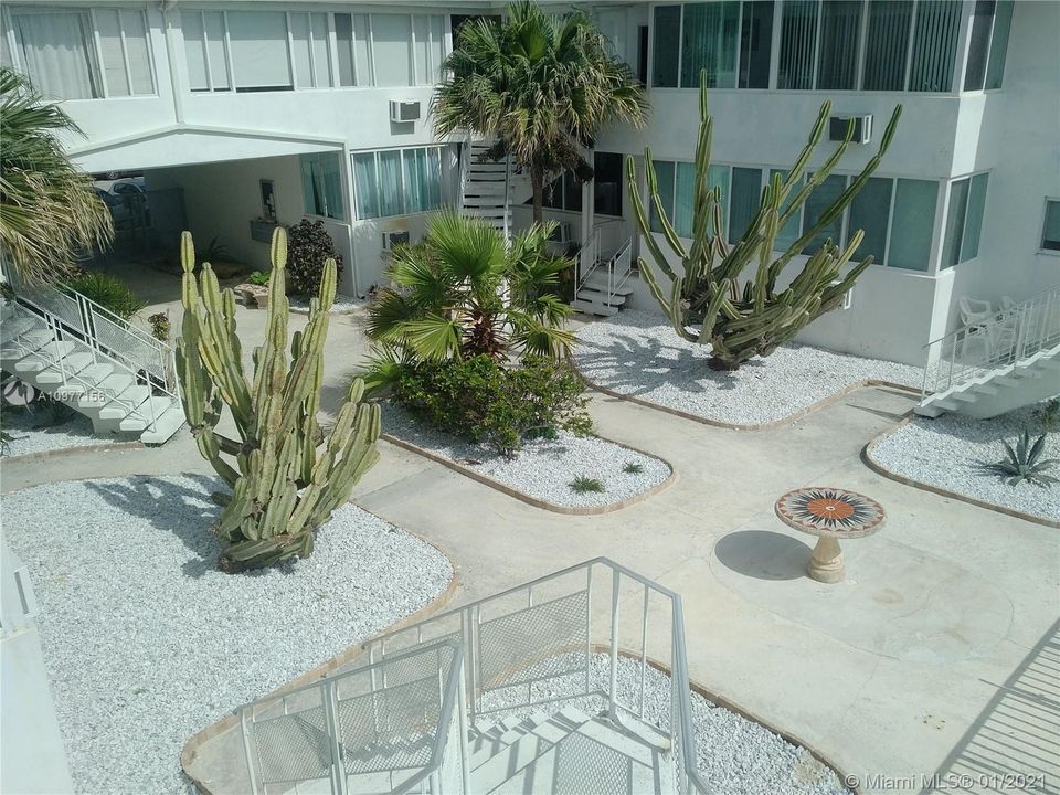 Недавно арендовано: $1,400 (1 спален, 1 ванн, 800 Квадратных фут)