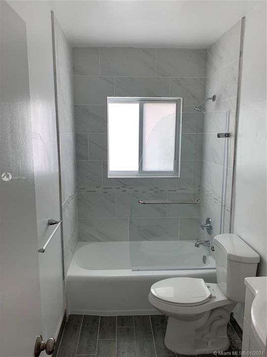 Недавно арендовано: $1,400 (1 спален, 1 ванн, 800 Квадратных фут)