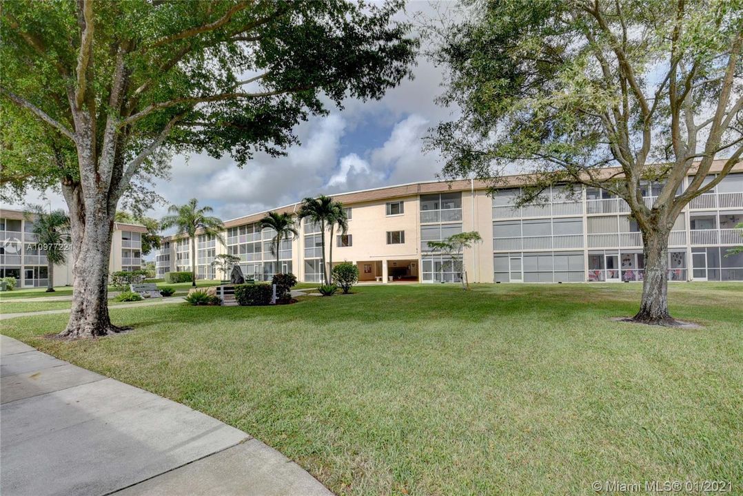 Recently Sold: $67,500 (1 beds, 1 baths, 757 Square Feet)