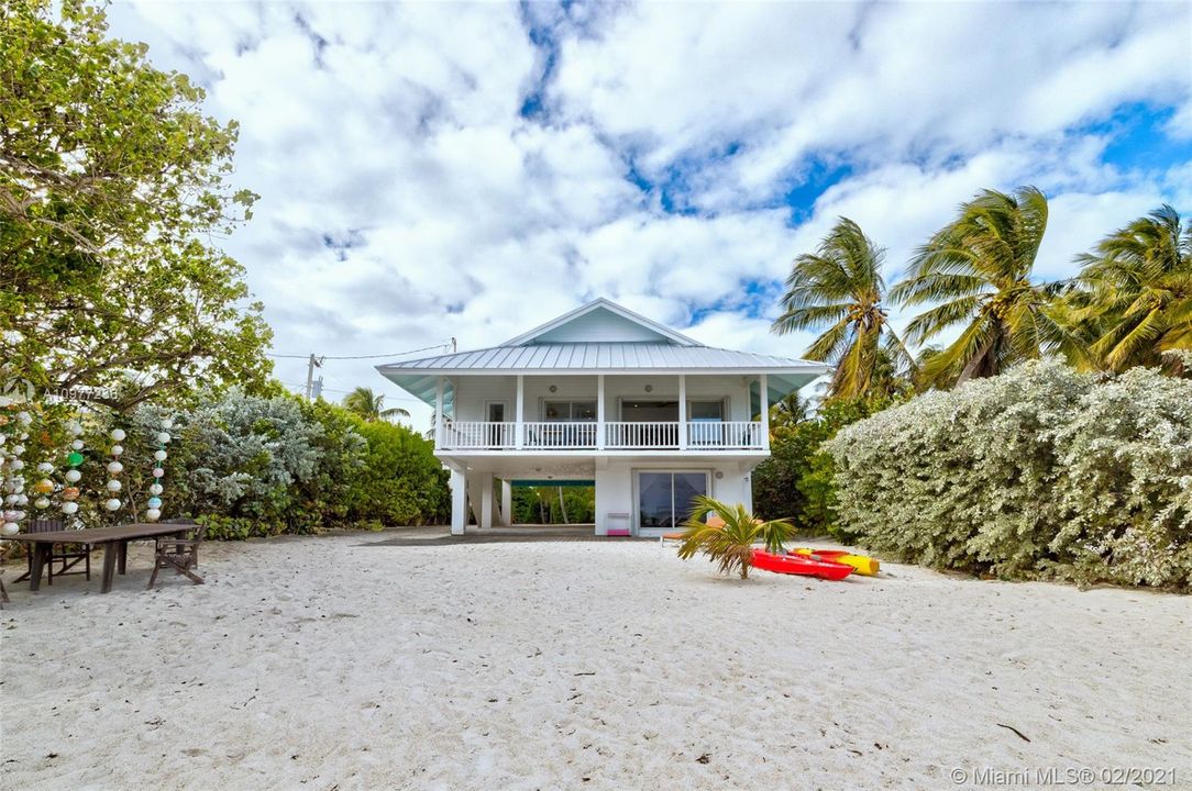 41 Columbus Drive: Your Florida Keys Oasis is Ready for YOU