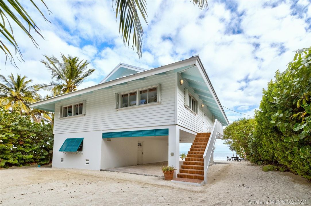 Quintessential Caribbean Bungalow Vibe