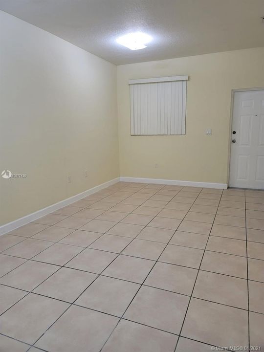 Recently Rented: $1,250 (2 beds, 2 baths, 914 Square Feet)