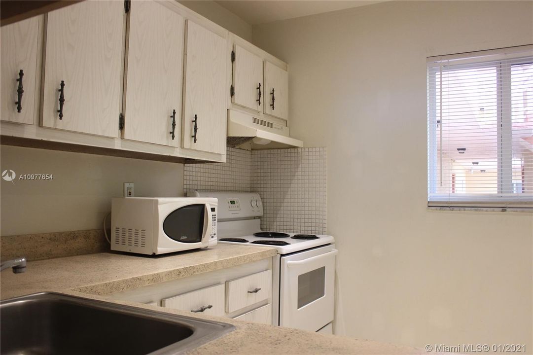 Recently Rented: $1,400 (2 beds, 1 baths, 804 Square Feet)