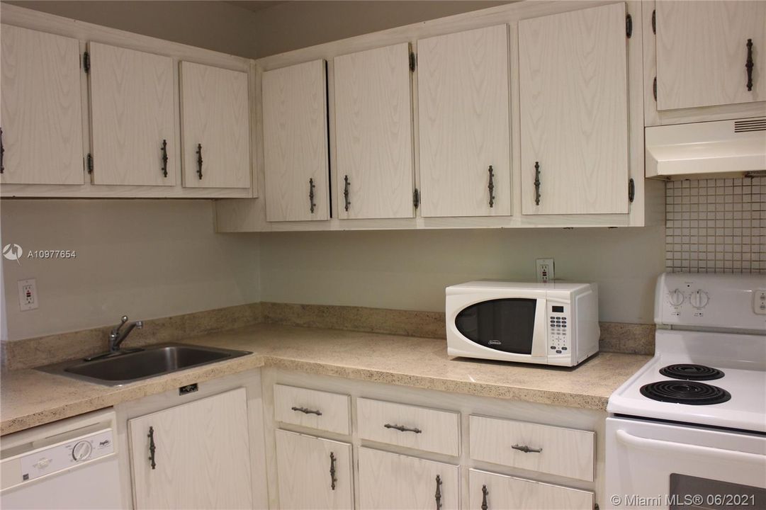 Recently Rented: $1,400 (2 beds, 1 baths, 804 Square Feet)