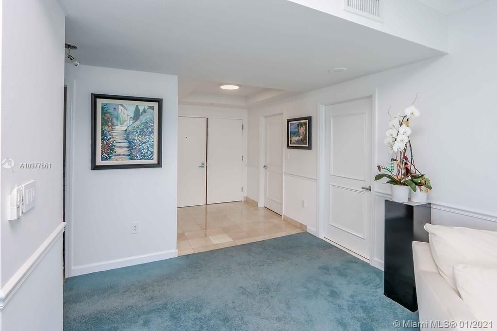 Recently Sold: $1,899,000 (3 beds, 2 baths, 2076 Square Feet)