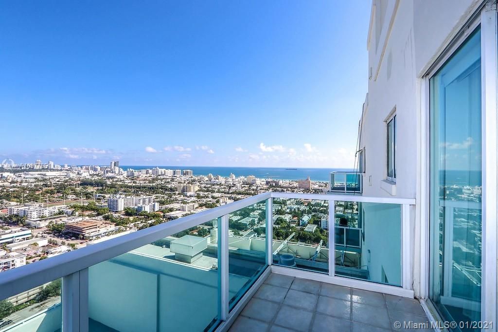 Recently Sold: $1,899,000 (3 beds, 2 baths, 2076 Square Feet)