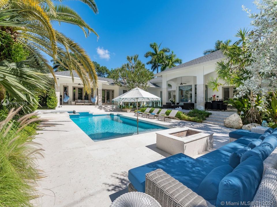 Recently Sold: $3,499,000 (5 beds, 4 baths, 5223 Square Feet)
