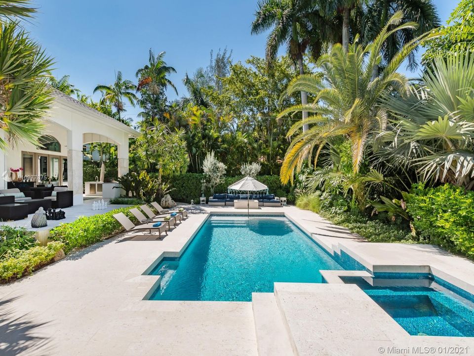 Recently Sold: $3,499,000 (5 beds, 4 baths, 5223 Square Feet)