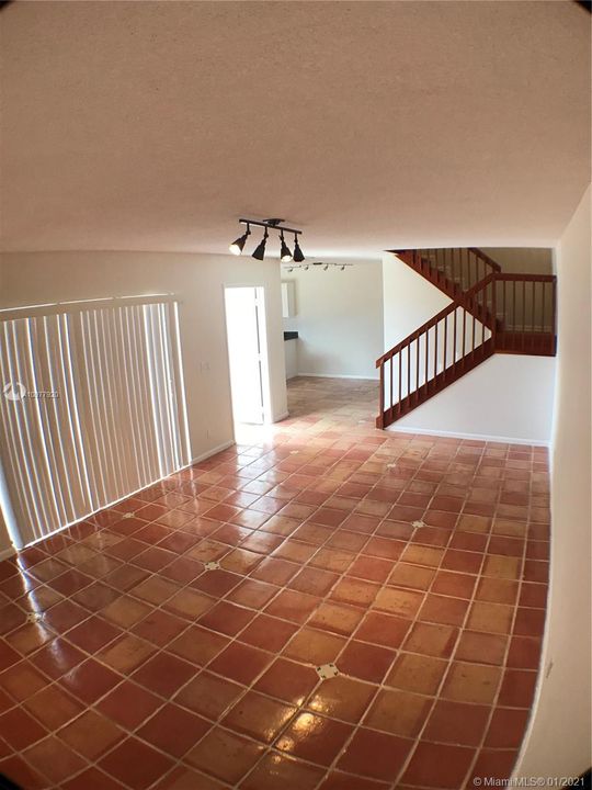 Vendido Recientemente: $248,999 (2 camas, 2 baños, 1236 Pies cuadrados)