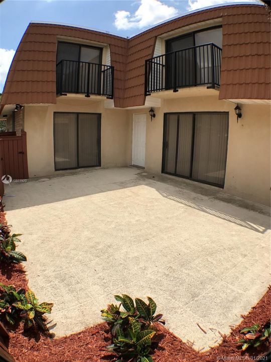 Vendido Recientemente: $248,999 (2 camas, 2 baños, 1236 Pies cuadrados)