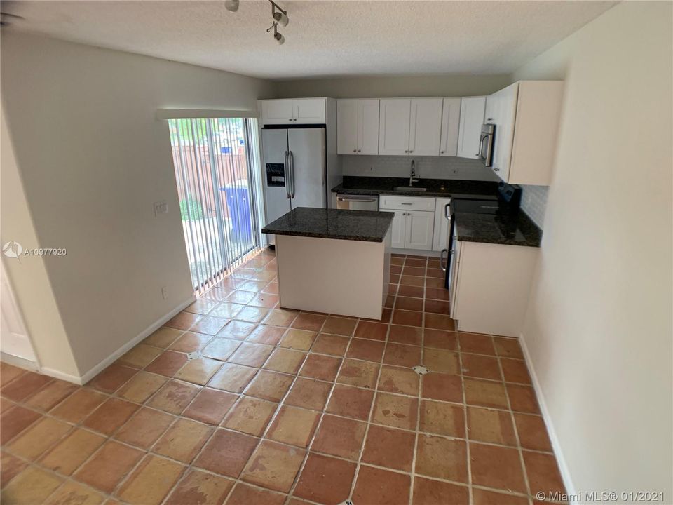 Vendido Recientemente: $248,999 (2 camas, 2 baños, 1236 Pies cuadrados)