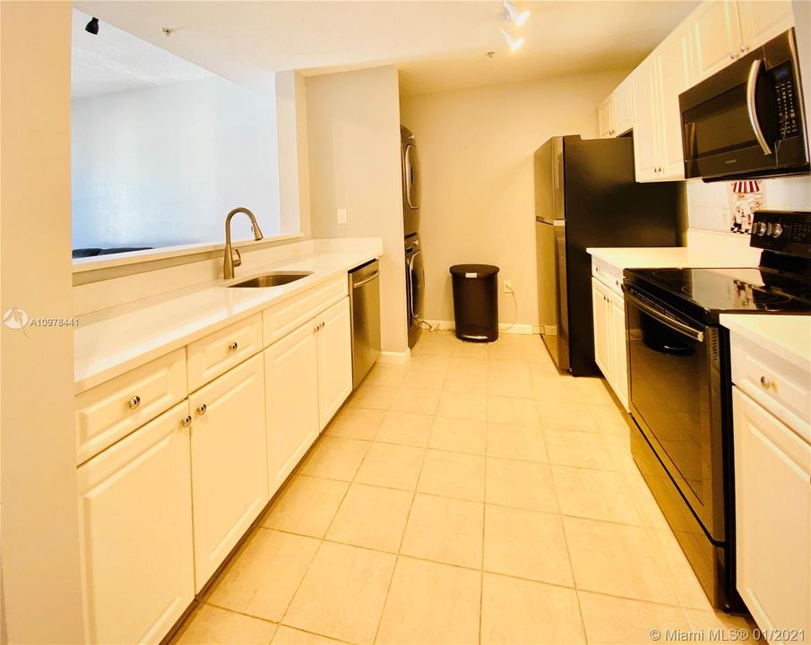 Recently Rented: $1,800 (1 beds, 1 baths, 719 Square Feet)