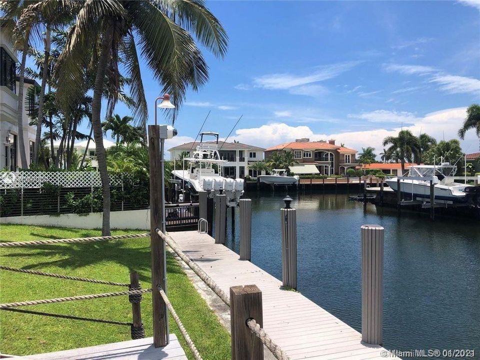 Recently Sold: $1,425,000 (4 beds, 3 baths, 2086 Square Feet)