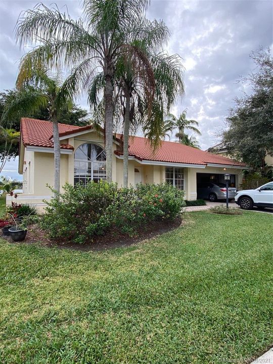 Recently Sold: $390,000 (3 beds, 2 baths, 2107 Square Feet)