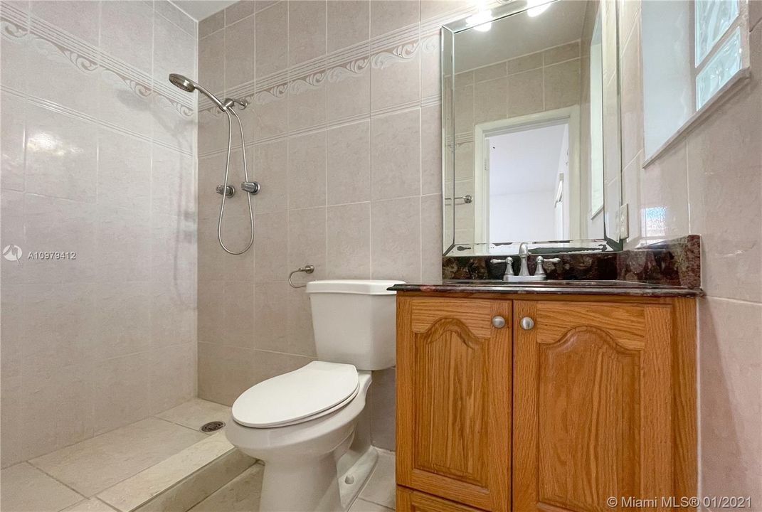 最近租的: $5,500 (4 贝兹, 3 浴室, 2320 平方英尺)