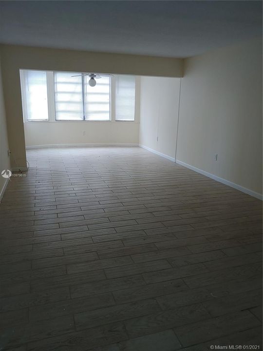 Vendido Recientemente: $110,000 (1 camas, 1 baños, 1062 Pies cuadrados)